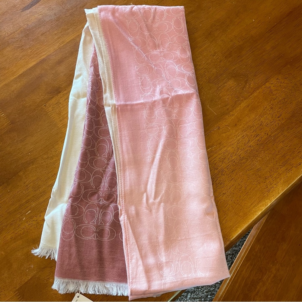 BRAND NWT COACH STOLE 💖🤍 PINK OMBRÉ!!